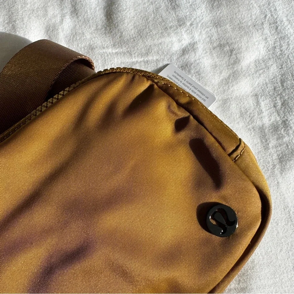 🆕🤎 Lululemon Everywhere Belt Bag Burnt Caramel